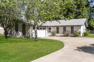 896 Hacienda Dr in Benton, AR - Building Photo