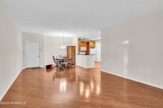 516 Sophee Ln in Lakewood, NJ - Building Photo - Building Photo