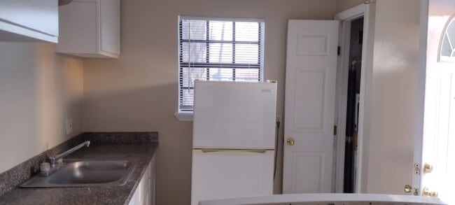 2414 Grover Ave in Galveston, TX - Foto de edificio - Building Photo