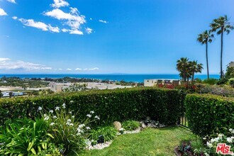 23929 De Ville Way in Malibu, CA - Building Photo - Building Photo