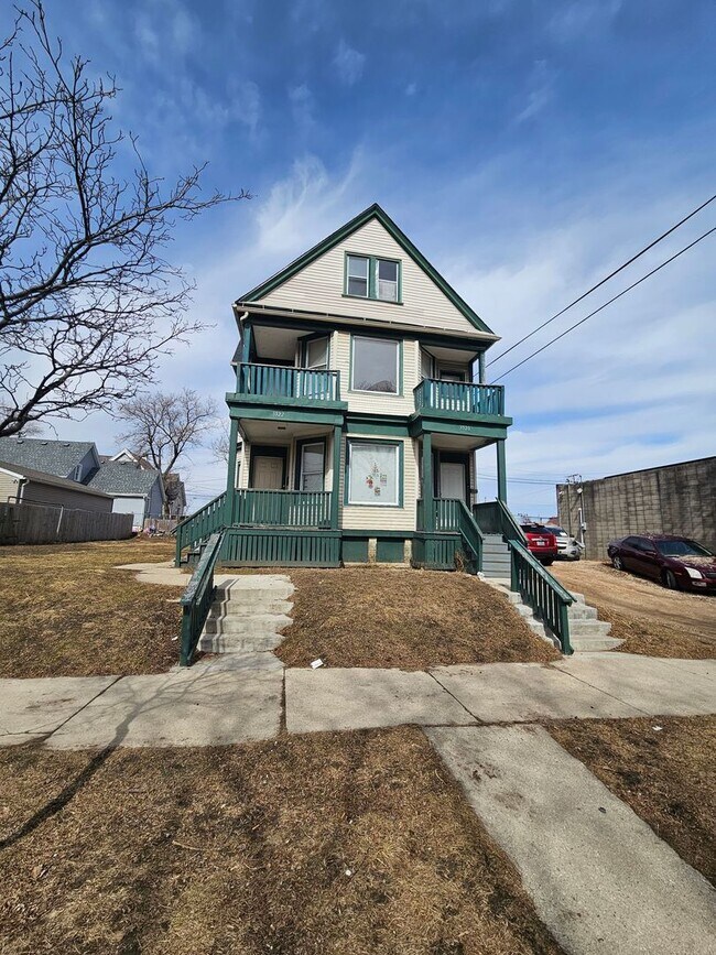 property at 3520-3522-3522 W Mt Vernon Ave
