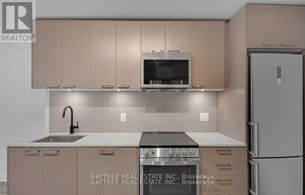 1808 St Clair Ave W in Toronto, ON - Building Photo - Building Photo