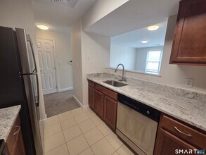 1 Birch Drive in Stamford, CT - Building Photo - Building Photo