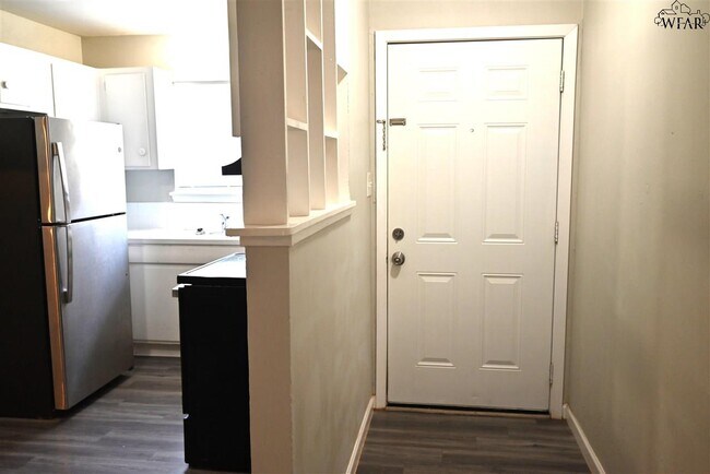 204 W Garden Dr in Iowa Park, TX - Building Photo - Building Photo