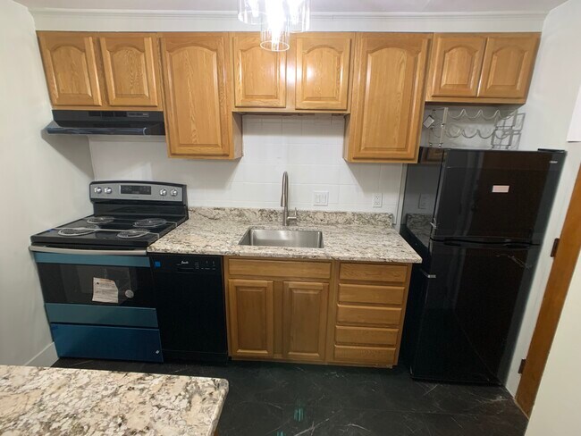 10 Commonwealth Ct, Unit 4, Unit 4