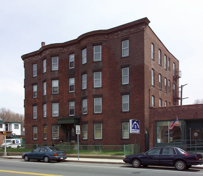 Esther in Chicopee, MA - Foto de edificio - Building Photo