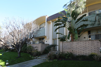 13228 Fiji Way in Marina Del Rey, CA - Foto de edificio - Building Photo