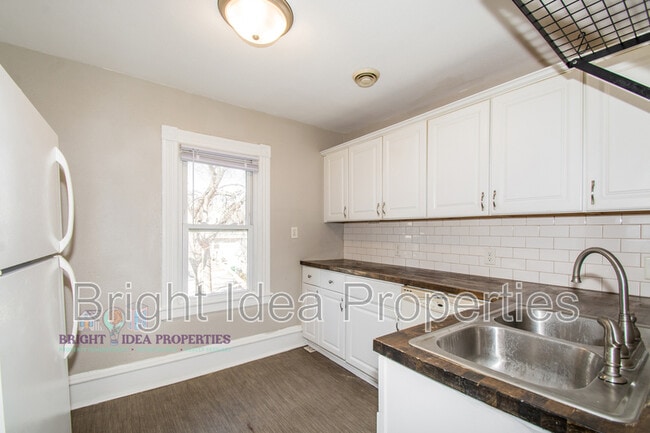 3322 Clinton Ave in Minneapolis, MN - Building Photo - Building Photo