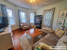 72 Marshall St, Unit 1 in Medford, MA - Building Photo