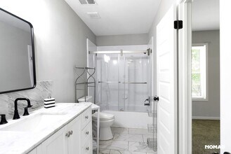 5000 Rock Glen Dr in Stone Mountain, GA - Building Photo - Building Photo