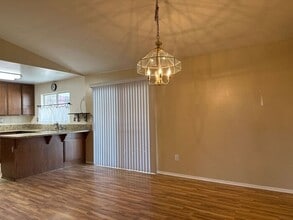 36827 Auburn Ct in Palmdale, CA - Foto de edificio - Building Photo