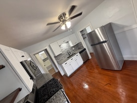 73 Elmdale St in West Springfield, MA - Building Photo