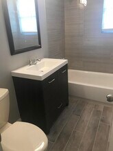 12 Manchester Ct-Unit -H in Freehold, NJ - Building Photo - Building Photo