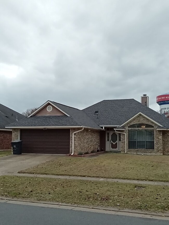 2107 Middle Creek Blvd in Bossier City, LA - Foto de edificio - Building Photo