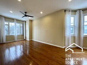 2028 N Hamlin Ave, Unit 2 in Chicago, IL - Foto de edificio - Building Photo