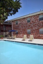 Lakeside V in Metairie, LA - Building Photo - Building Photo