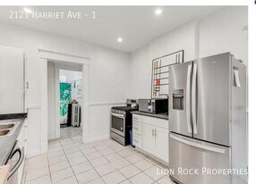 2121 Harriet Ave in Minneapolis, MN - Building Photo