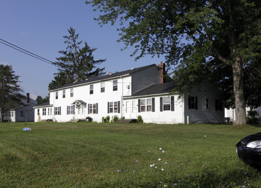 9572 Green Meadow Rd in Windham, OH - Building Photo