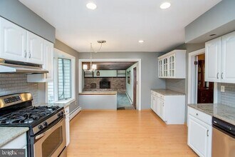 415 New Rd in Southampton, PA - Foto de edificio - Building Photo