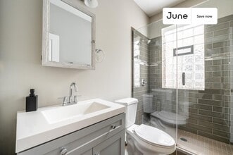 3304 W Armitage Ave in Chicago, IL - Foto de edificio - Building Photo