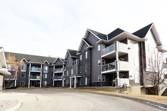 1000 Tuscarora NW in Calgary, AB - Building Photo - Building Photo