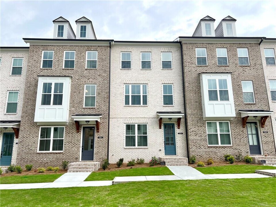 1651 Wellborn Walk in Suwanee, GA - Building Photo