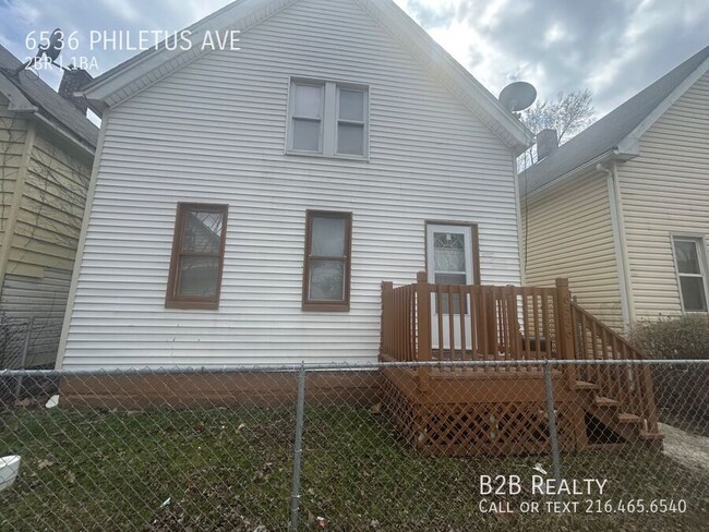 6536 Philetus Ave in Cleveland, OH - Foto de edificio - Building Photo