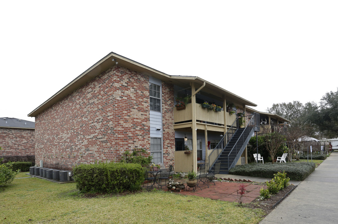 Stonehenge Elderly Apartments in Lafayette, LA - Foto de edificio