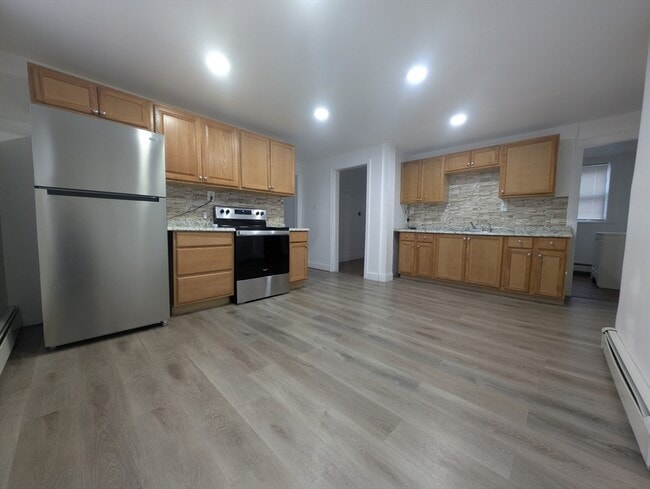 439 Riverside Dr in Lawrence, MA - Foto de edificio - Building Photo
