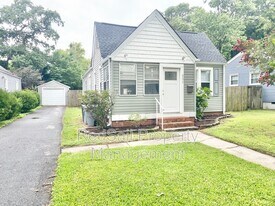221 Cherry Ave in Hampton, VA - Building Photo