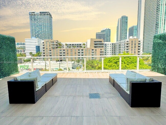 321 NE 26th St in Miami, FL - Building Photo - Building Photo