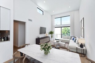 1546 Bundy Drive in Los Angeles, CA - Building Photo