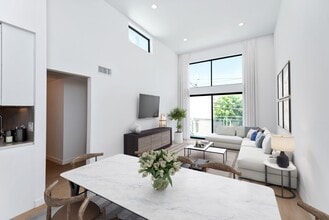 1546 Bundy Drive in Los Angeles, CA - Building Photo - Building Photo