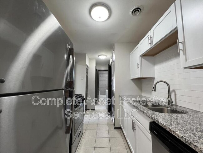 property at 938 N Wood St