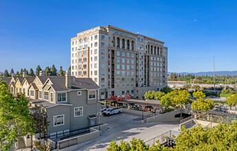 Skyline at Tamien Station Apartments in San Jose, CA - Foto de edificio - Building Photo