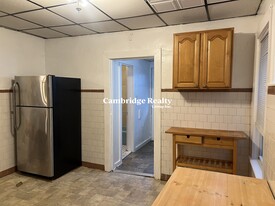 38 Hanson St, Unit 1R in Somerville, MA - Building Photo - Building Photo