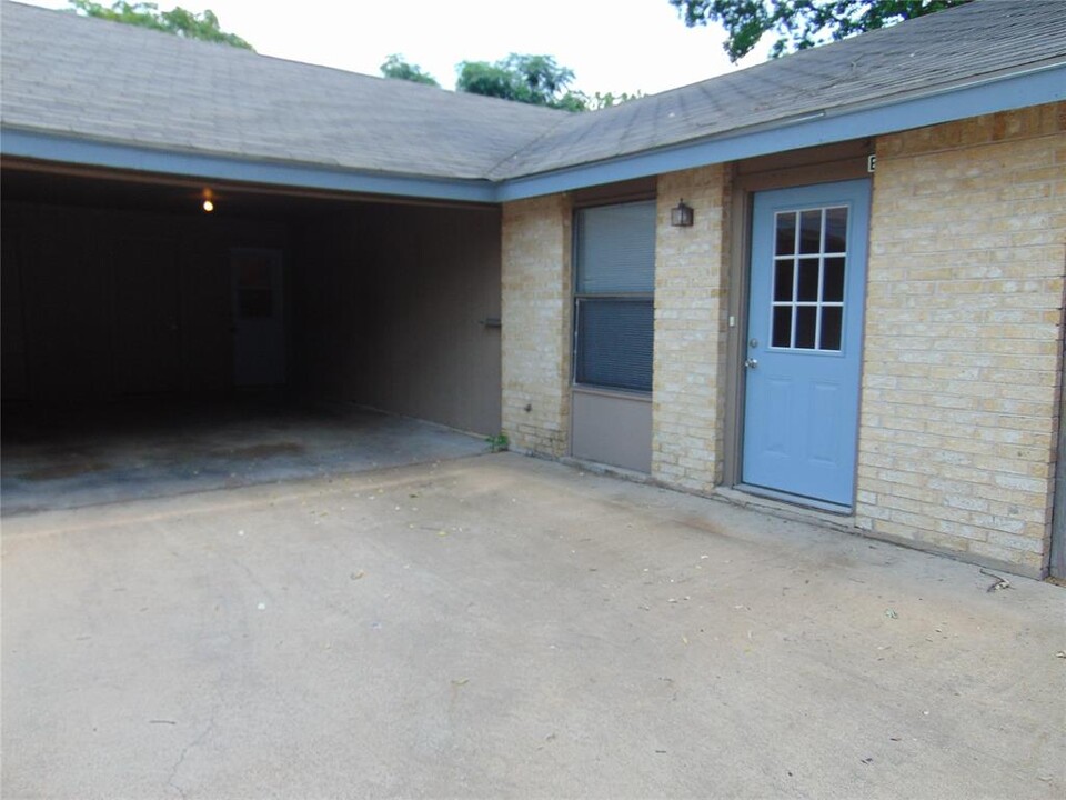 6501 Bradsher Dr in Austin, TX - Building Photo