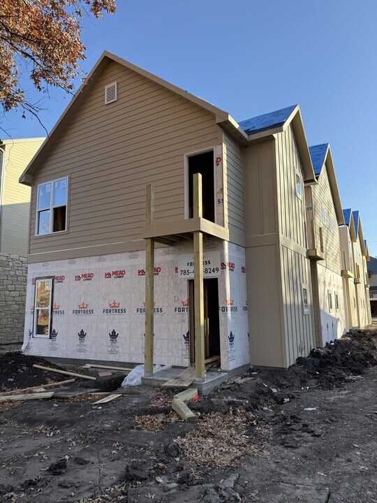 1011 Laramie St in Manhattan, KS - Building Photo