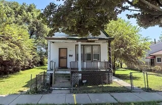 9351 S University Ave, Unit Basement in Chicago, IL - Building Photo