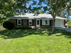 106 W 8th St in Kearney, MO - Building Photo