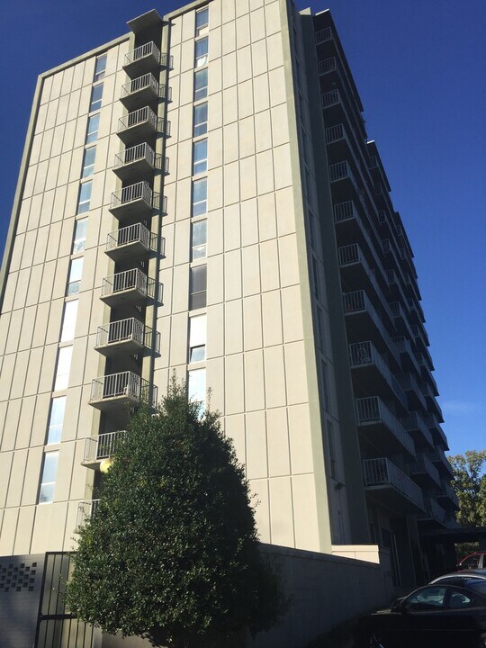1271 Poplar Ave-Unit -1271-303 in Memphis, TN - Building Photo