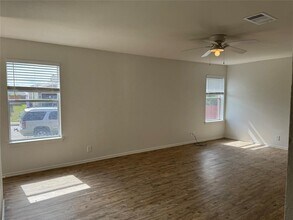 12415 Jamie Dr in Manor, TX - Foto de edificio - Building Photo