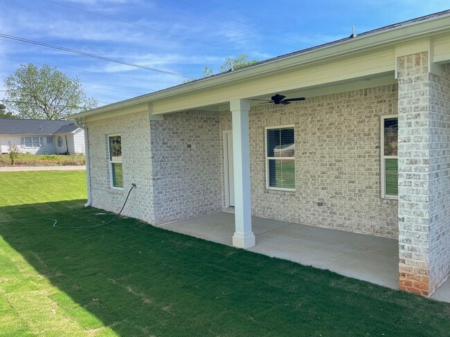 1300 Spring Dr in Opelika, AL - Building Photo - Building Photo