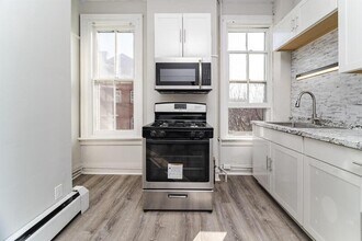 66 13th St in Troy, NY - Foto de edificio - Building Photo