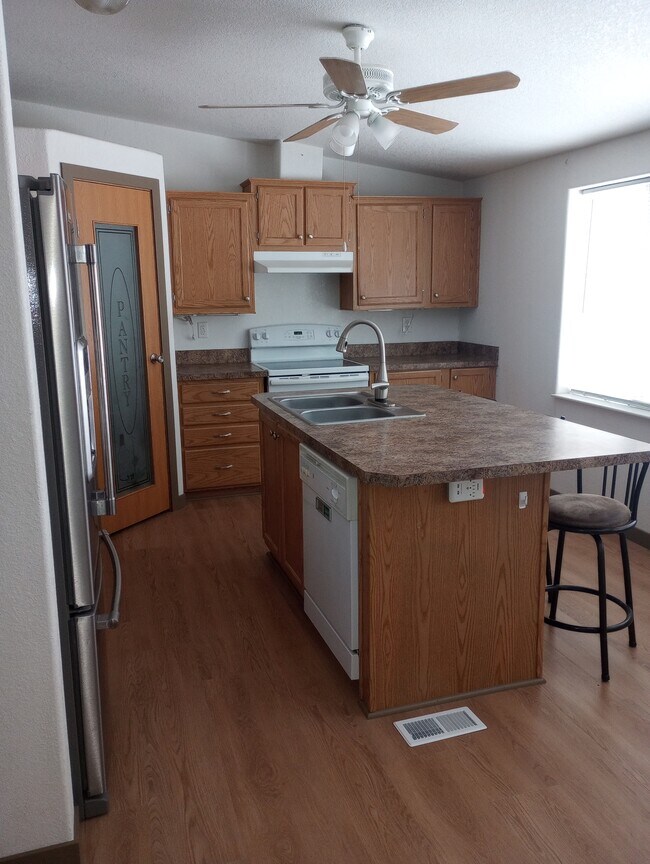 507 Wyoming St in Pinehurst, ID - Building Photo - Building Photo