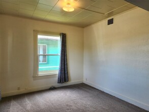 814 Perry Ave in Hoquiam, WA - Foto de edificio - Building Photo