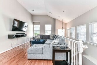 11400 Windleaf Ct in Reston, VA - Building Photo - Building Photo