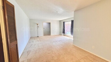 12109 Camelot Dr in Oklahoma City, OK - Building Photo - Building Photo