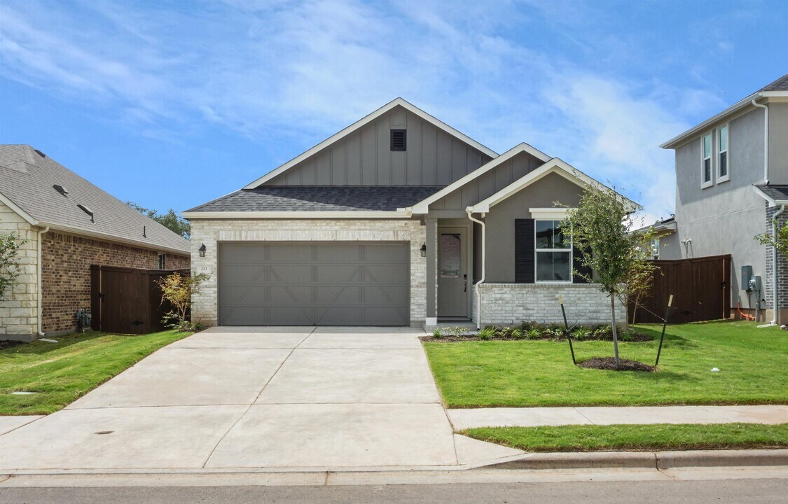 213 Torchwood Dr in Marble Falls, TX - Building Photo
