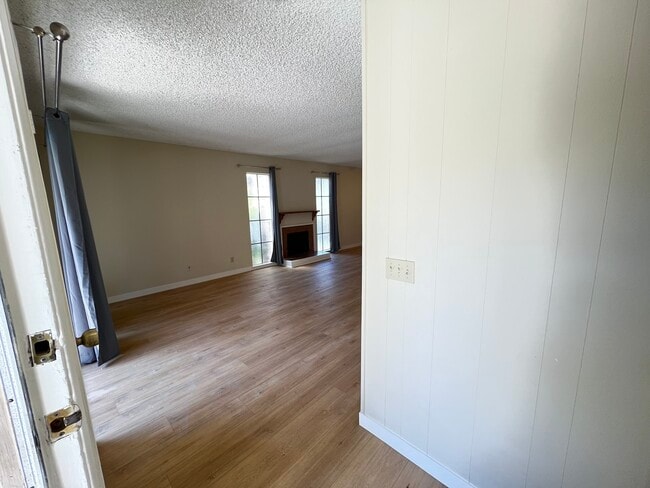 28549 Conejo View Dr in Agoura Hills, CA - Foto de edificio - Building Photo